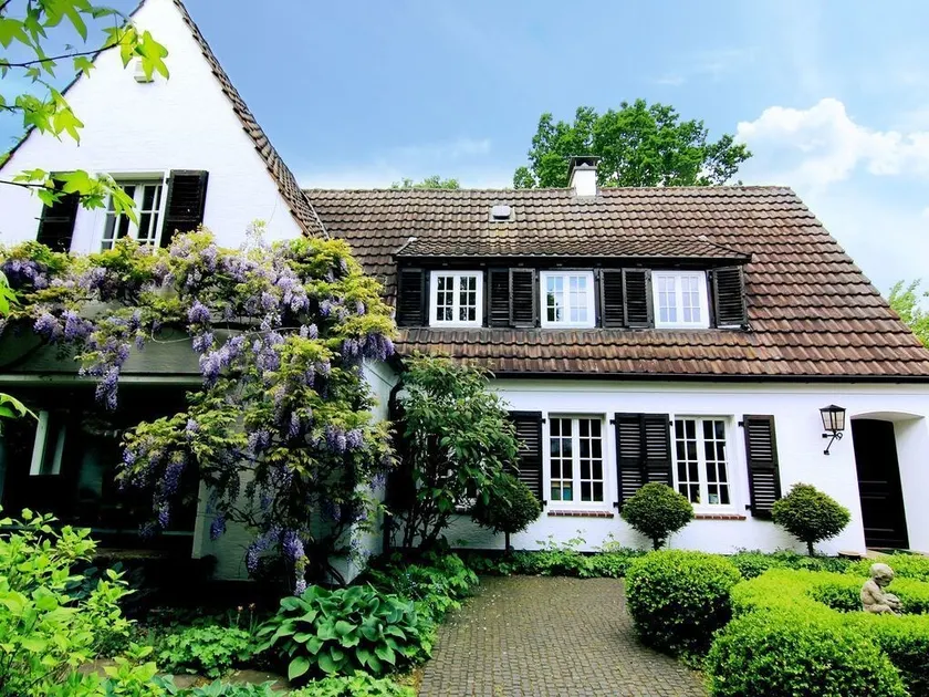 Villa EMG - Image 1