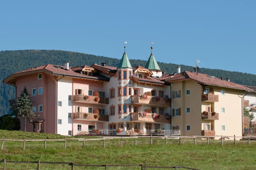 Hotel Rosa Resort - Image 1
