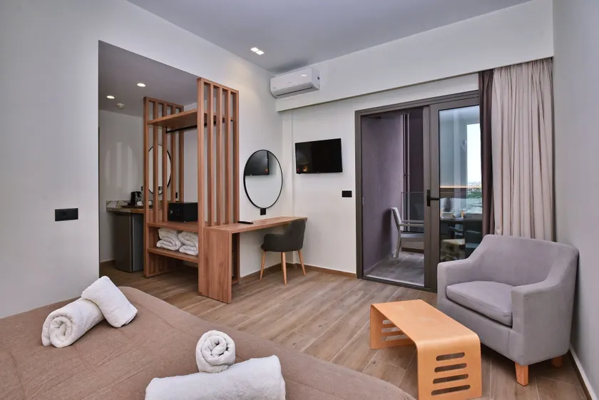 Dionisos Hotel - Image 1