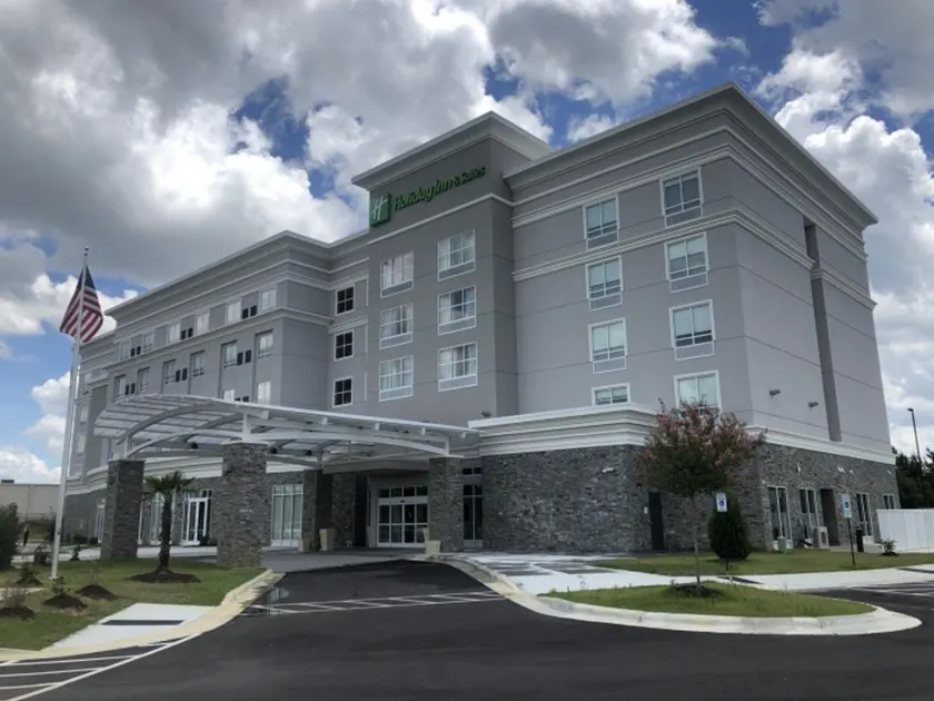 Holiday Inn & Suites - Fayetteville W-Fort Bragg Area by IHG - Image 1