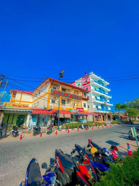 Amzar Motel Cenang - Image 1