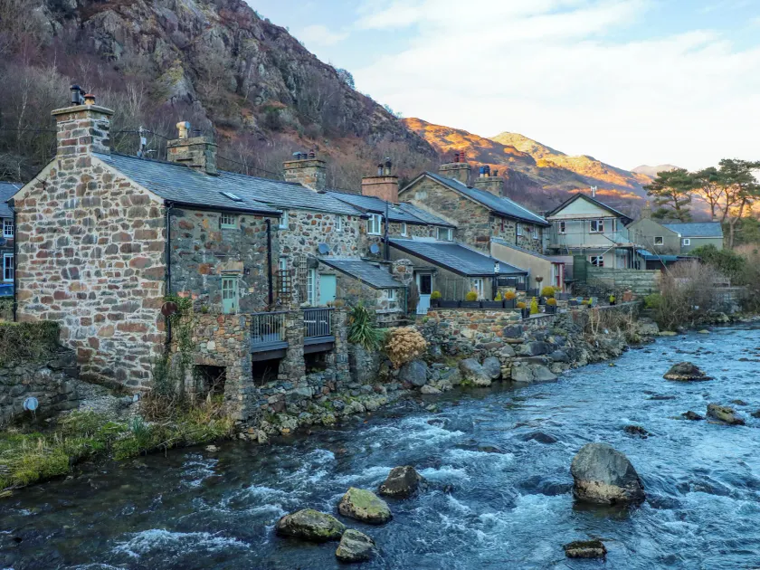 Llety is in a stunning riverside location in beautiful Beddgelert.  - Image 1