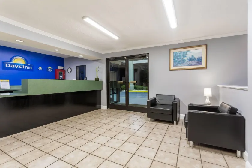 Days Inn by Wyndham Lugoff - Lobby