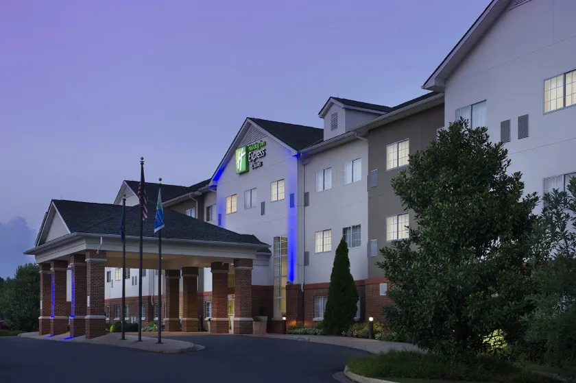 Holiday Inn Express & Suites Charlottesville - Ruckersville by IHG - Image 1