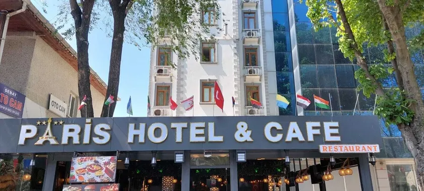 Paris Hotel Cafe Restaurant - Image 1