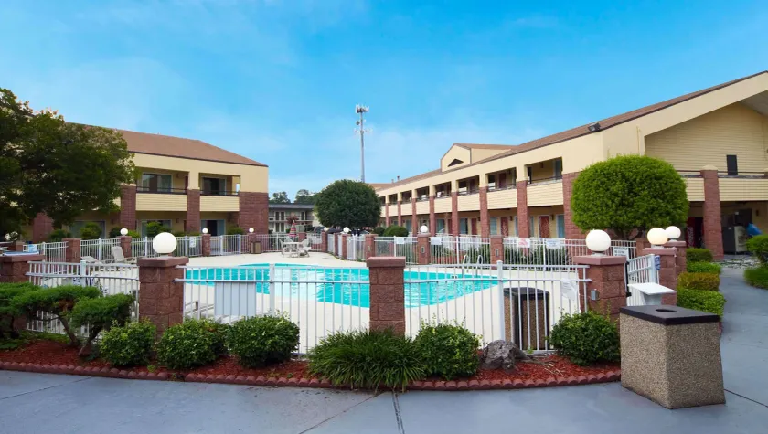 Magnuson Hotel Virginia Beach - Image 1