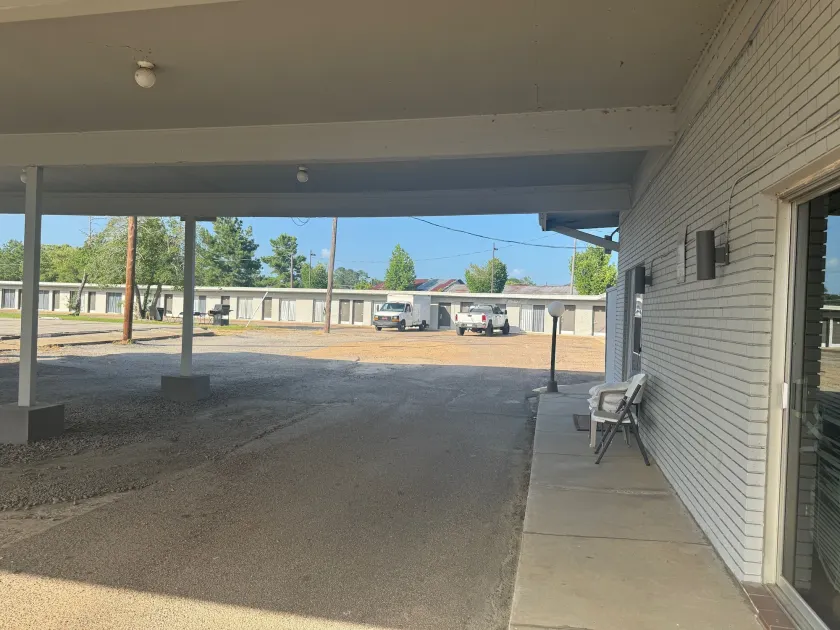 holiday motel - Image 1
