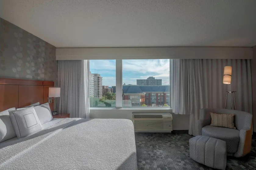 Courtyard by Marriott Bethesda Chevy Chase - Image 1