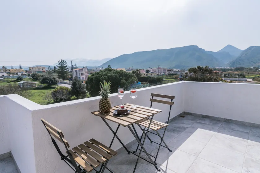 Ermis Luxury Suites & Apartments - Image 1