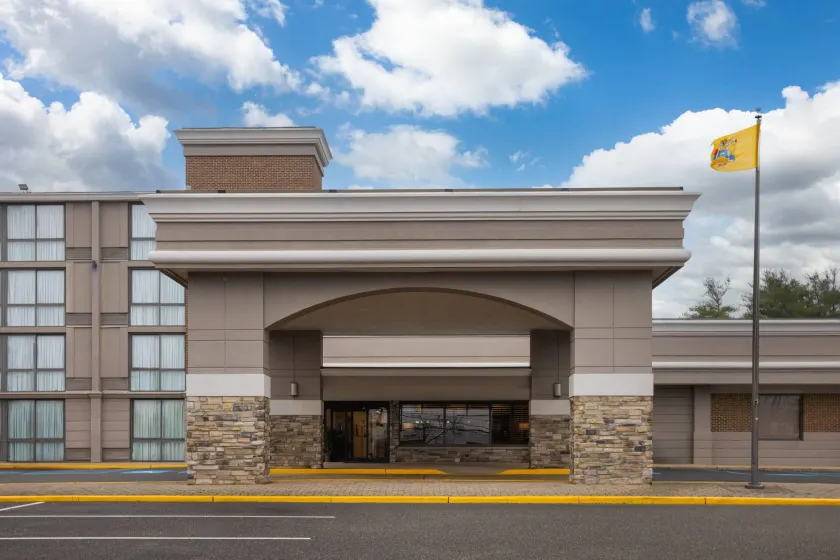 Days Hotel by Wyndham Toms River Jersey Shore - Image 1