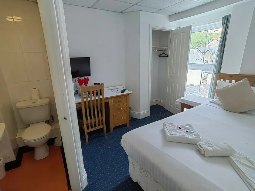 Cardigan Bay Guest House - Image 1