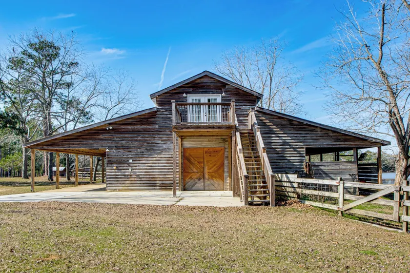 Cozy Barn Apt w/ 5-acre Pond in South Georgia! - Image 1