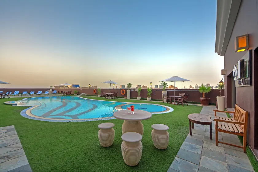 Ascot Hotel - Image 1
