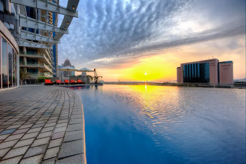 Tamani Marina Hotel & Apartments - Image 1