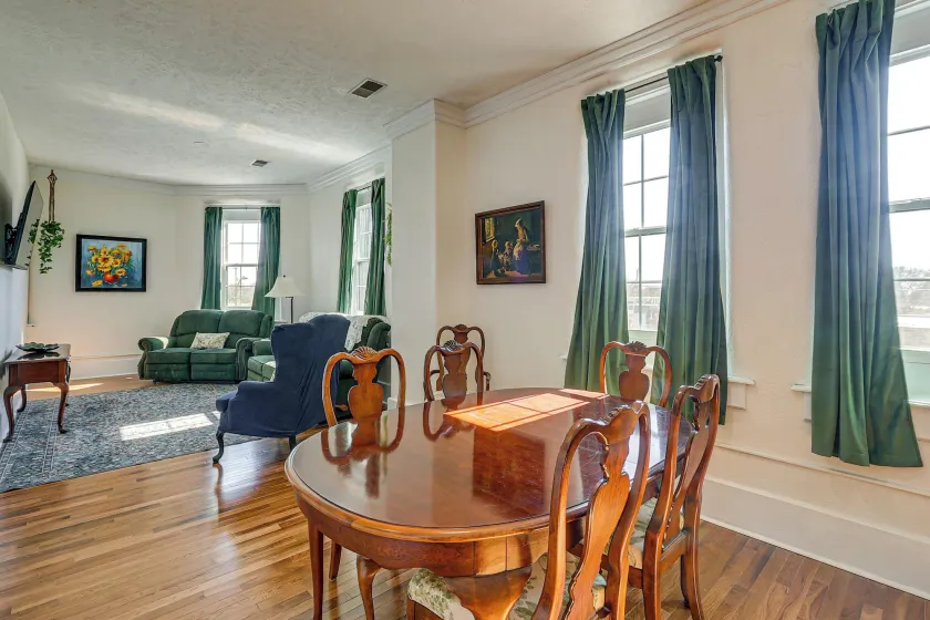Charming Historic Retreat in Walkable Chapman - Image 1