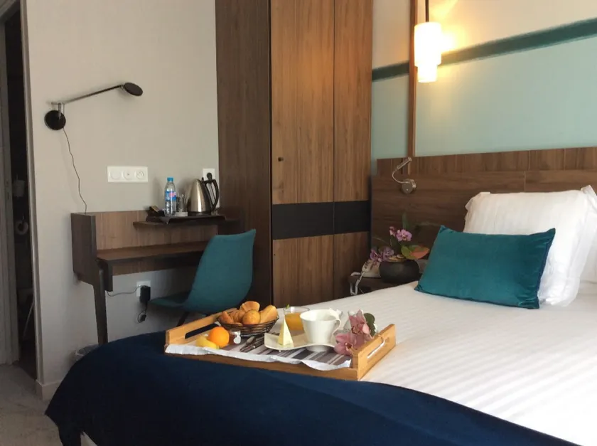 Best Western Le Duguesclin Hôtel-Restaurant - Image 1