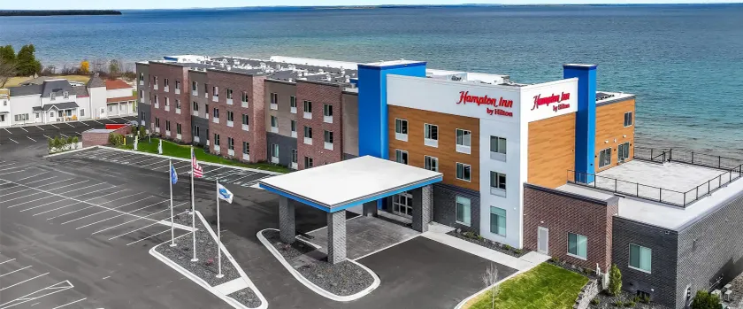 Hampton Inn St Ignace Lakefront Mackinac - Image 1