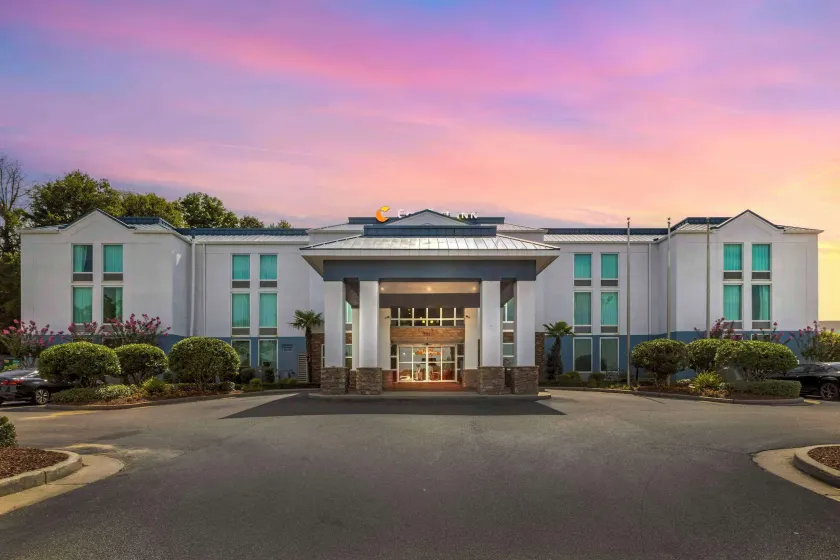 Comfort Inn Meridian - Bonita Lakes - Image 1