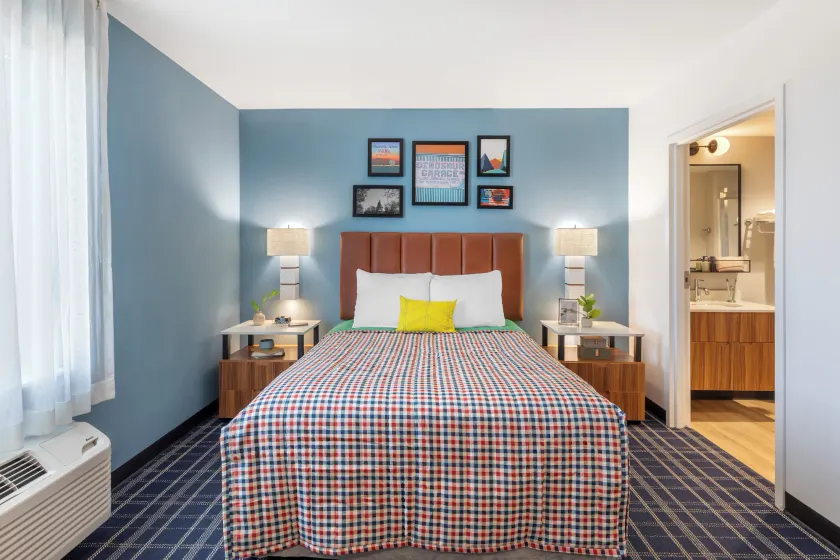 Uptown Suites Extended Stay Tampa FL - Riverview - Image 1