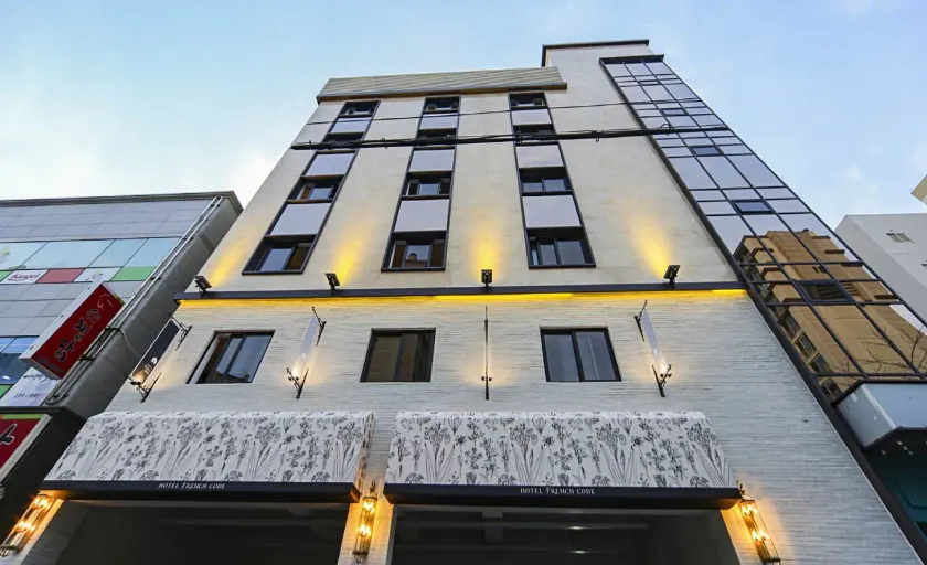 Frenchcode Hotel - Image 1