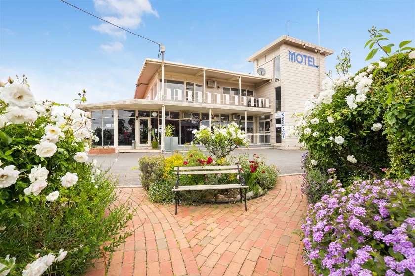 Best Westlander Motor Inn - Image 1