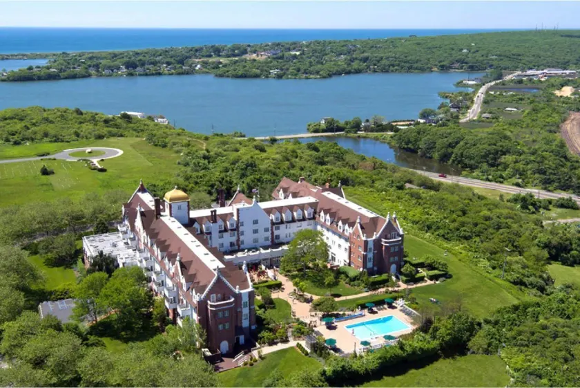 Montauk Manor - Image 1