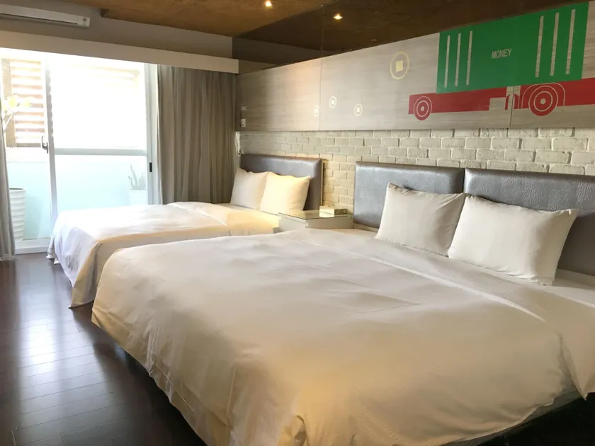 R8 Eco Hotel - Image 1