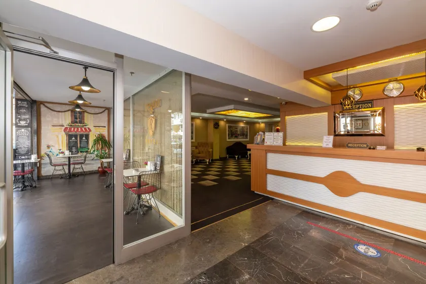 Regno Hotel - Inngangsparti