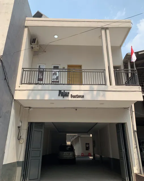 Fajar Room and Stay - Image 1
