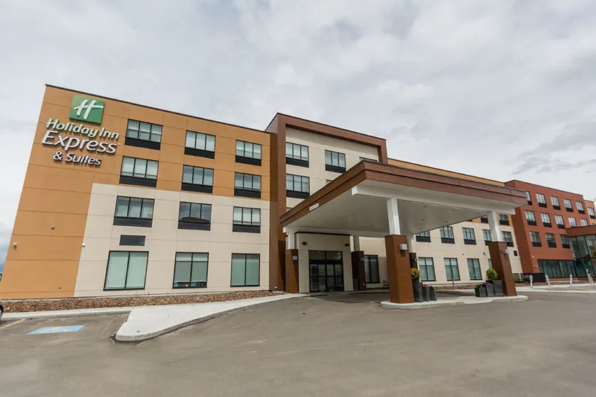 Holiday Inn Express & Suites Edmonton N - St Albert by IHG - Image 1