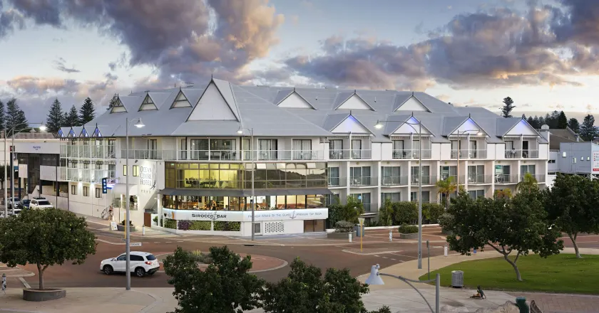 Ocean Centre Hotel - Image 1