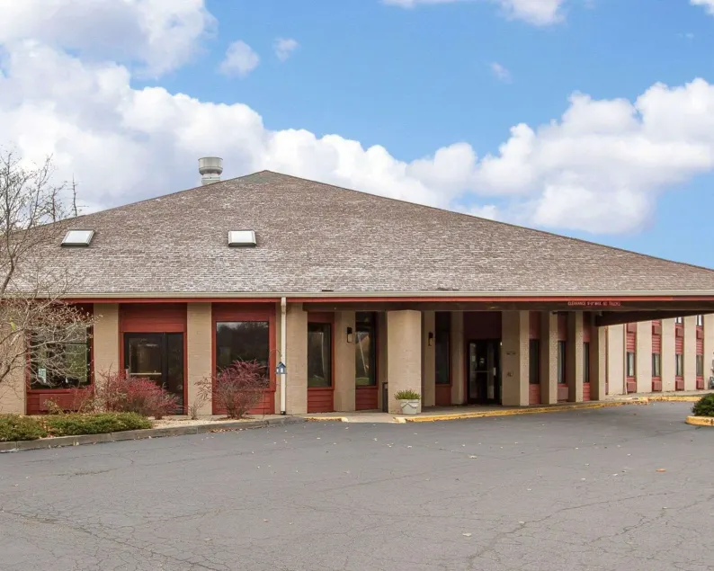 Quality Inn Macomb near University Area - Image 1