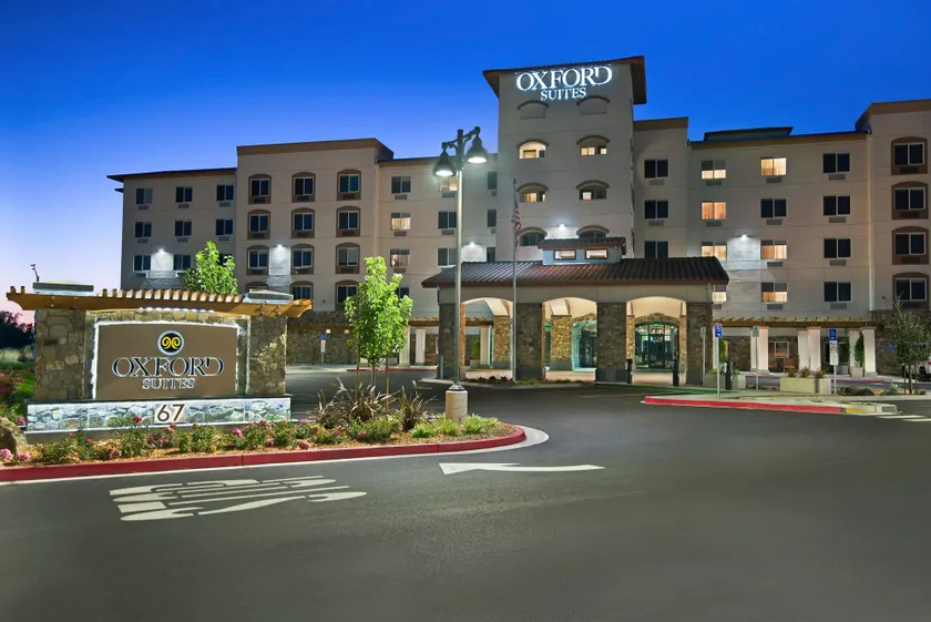 Oxford Suites Sonoma - Rohnert Park - Image 1
