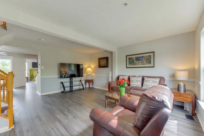 Close to Hospital & White Marsh! Rosedale Townhome - Image 1