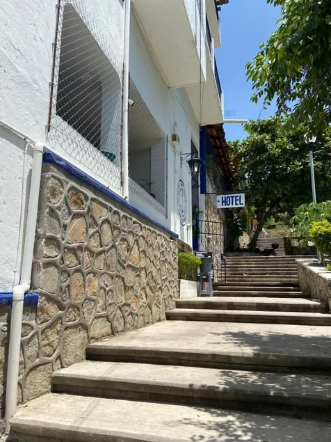 Mayflorer Hotel & Hostel - Image 1