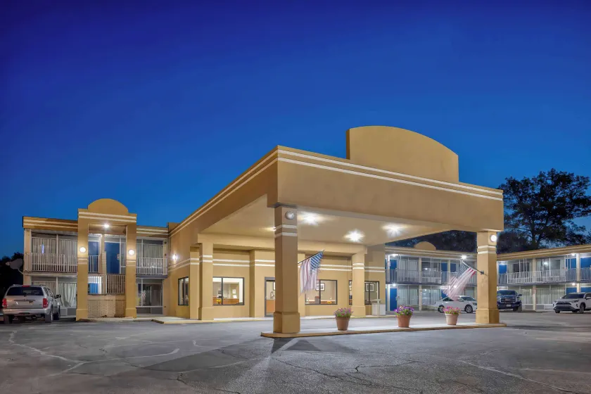 Motel 6 Effingham, IL - Image 1