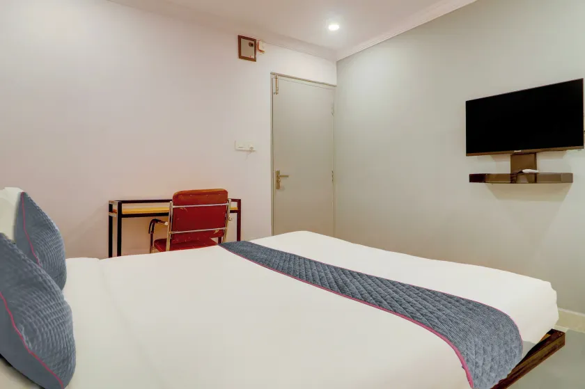 Super Townhouse SR Nagar Near  - Rum