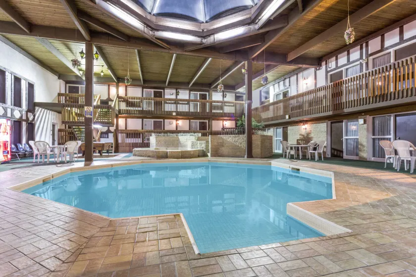 MOOSEJAW INN - Image 1