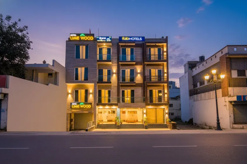 Fabhotel Lime Wood - Image 1