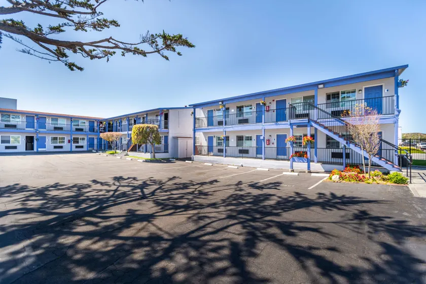 SureStay Hotel by Best Western Seaside Monterey - Image 1