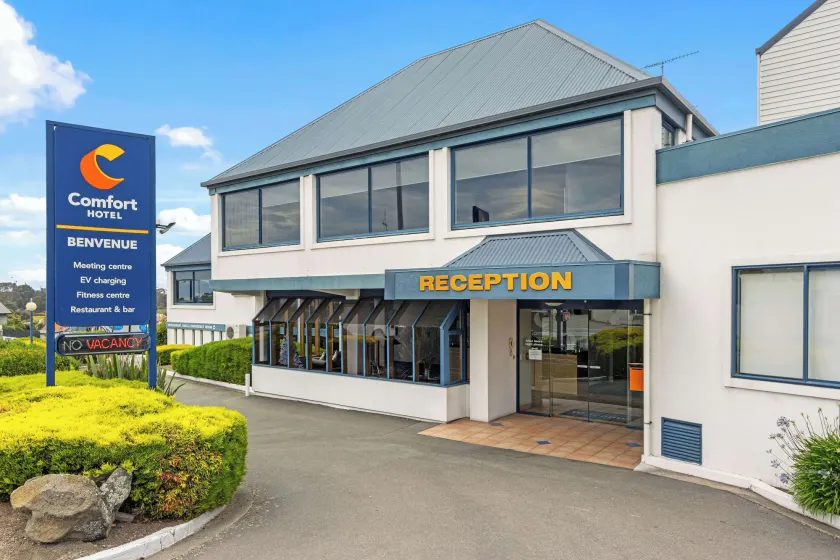 Comfort Hotel Benvenue - Image 1