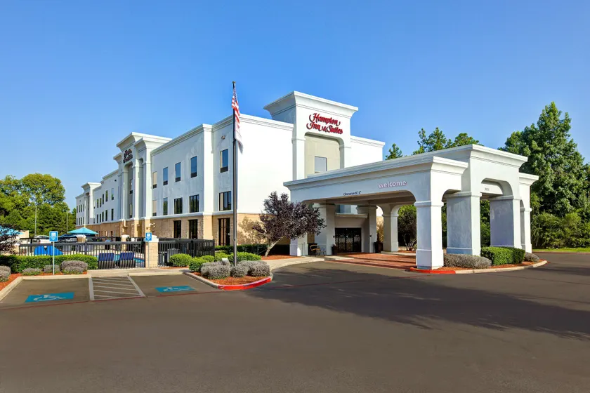 Hampton Inn & Suites Nacogdoches - Image 1