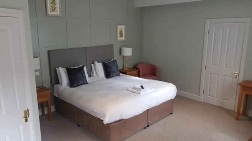 The Kings Arms Hotel - Image 1