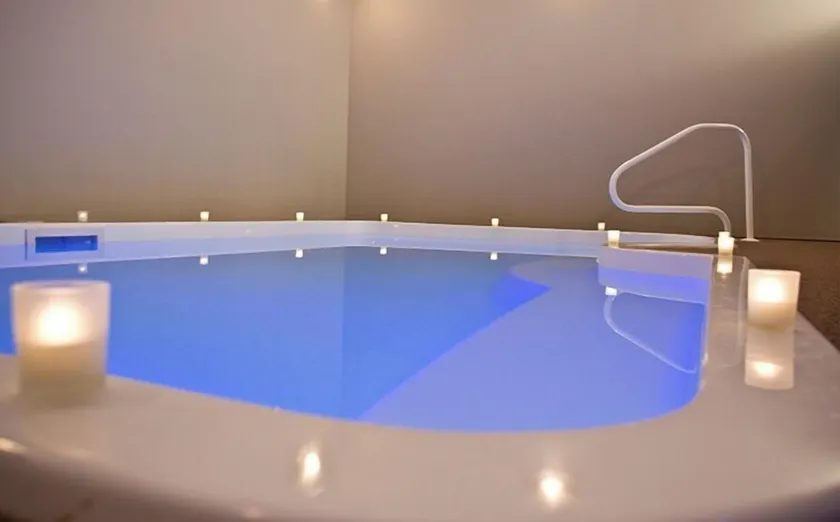 Belamere Swimming Pool Suites - Image 1