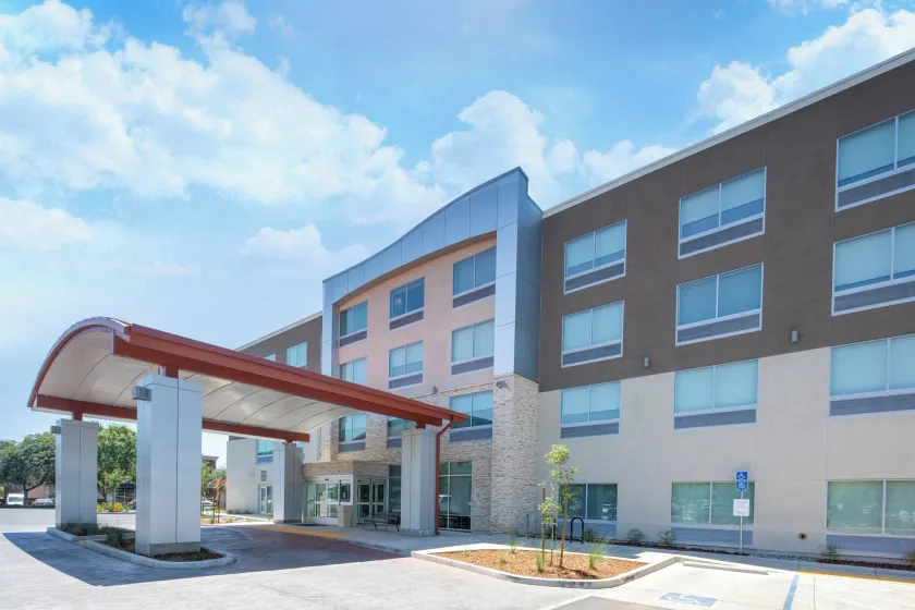 Holiday Inn Express & Suites Chico by IHG - Image 1