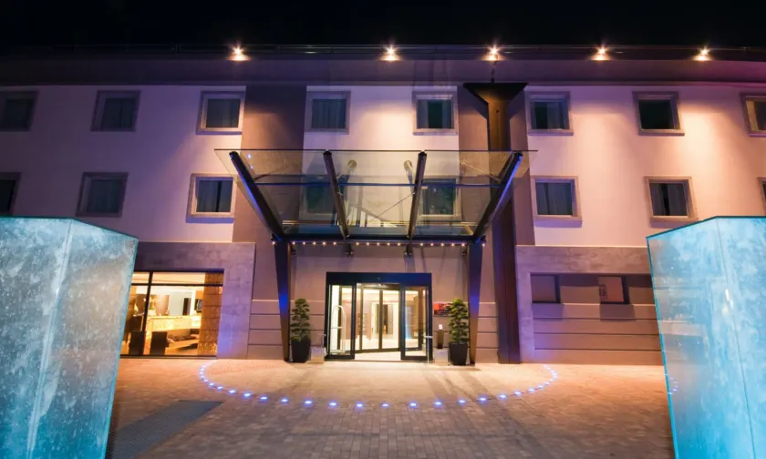 Winter Garden Hotel Bergamo Airport - Image 1