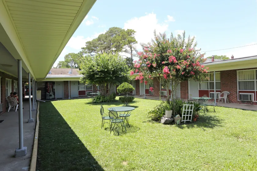 Bay Inn Hotel - Image 1