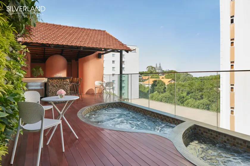 Silverland Sil Hotel - Image 1