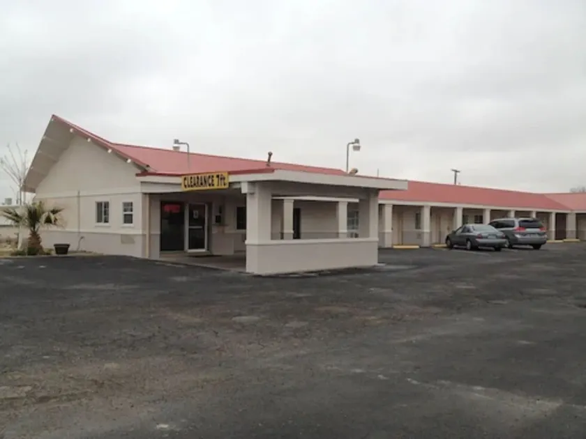 Budget Inn - Image 1