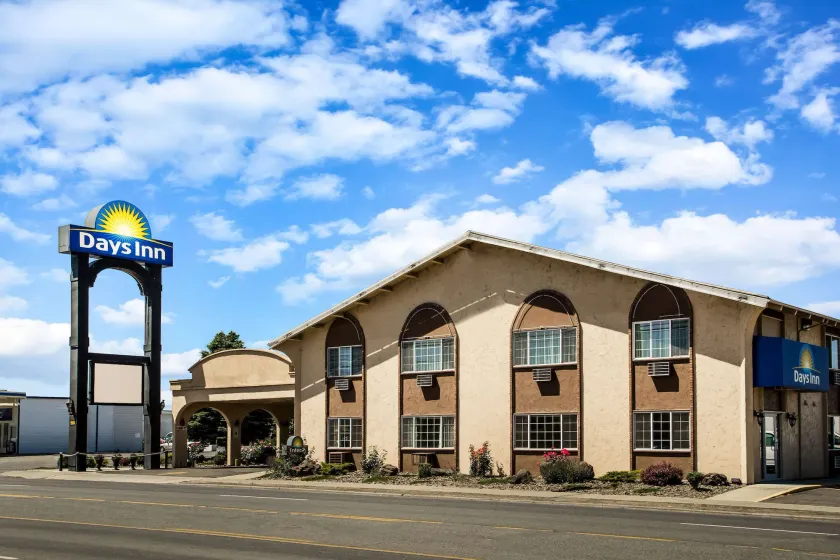 Days Inn by Wyndham Yakima - Image 1